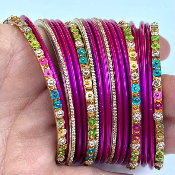 Mixed Bundle of Thin Metal Bangles in Magenta and Gold - Picture 3 of 5